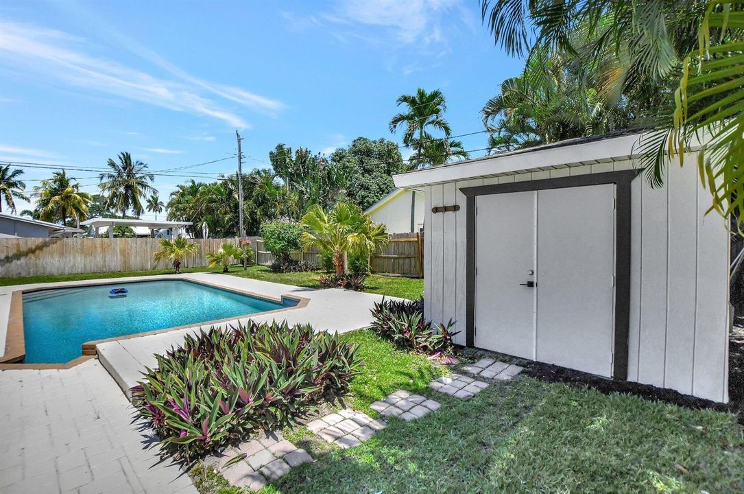 Poolside Office / Yoga Room