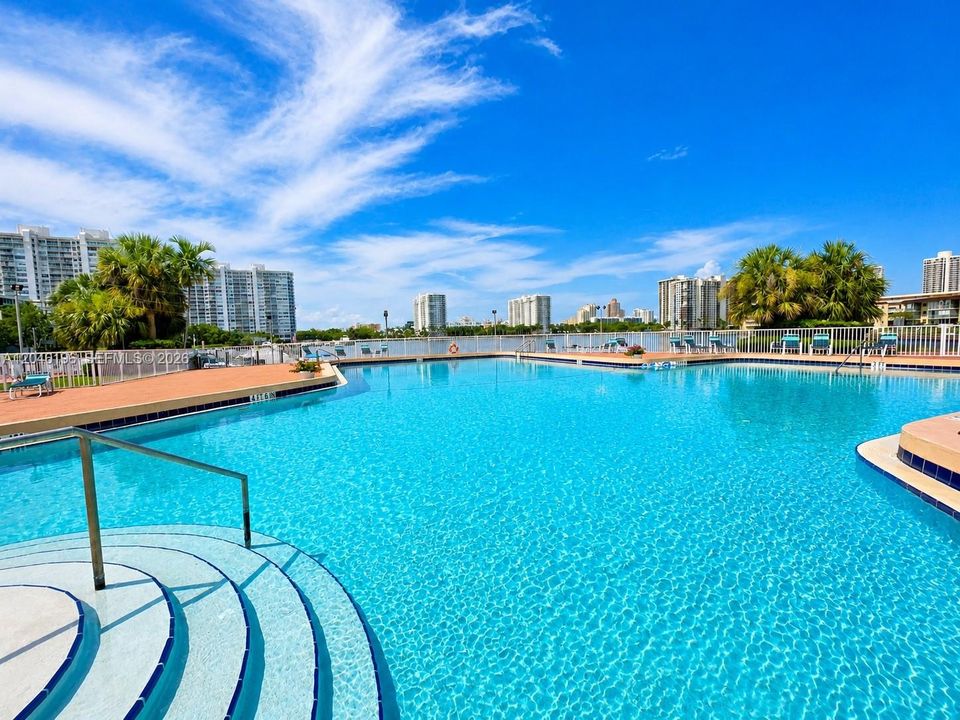For Rent: $1,770 (1 beds, 1 baths, 768 Square Feet)