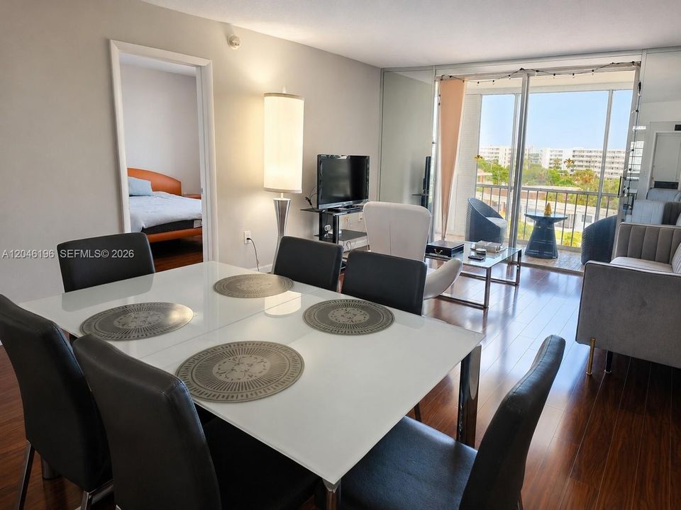 For Rent: $1,770 (1 beds, 1 baths, 768 Square Feet)