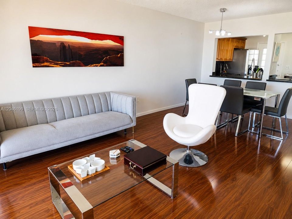 For Rent: $1,770 (1 beds, 1 baths, 768 Square Feet)