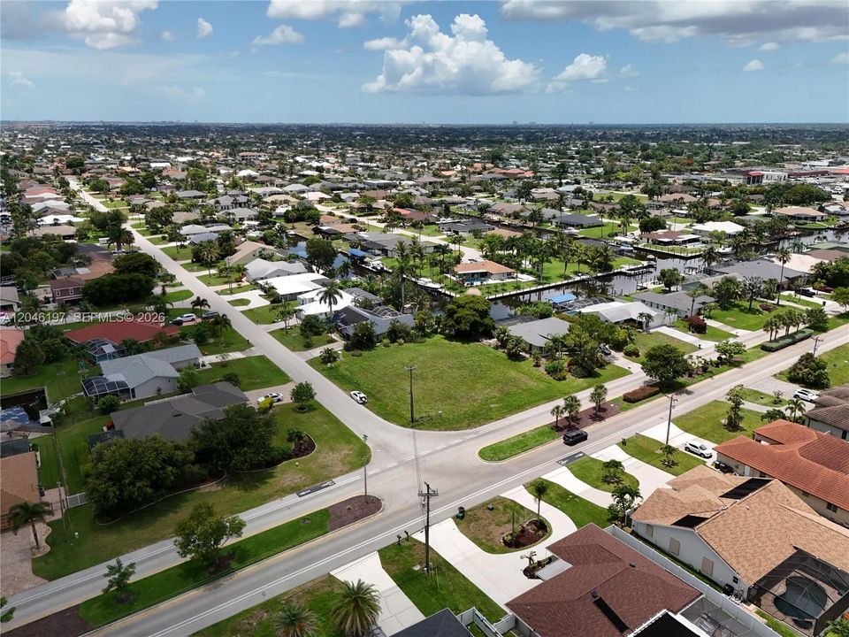 На продажу: $225,000 (0.36 acres)