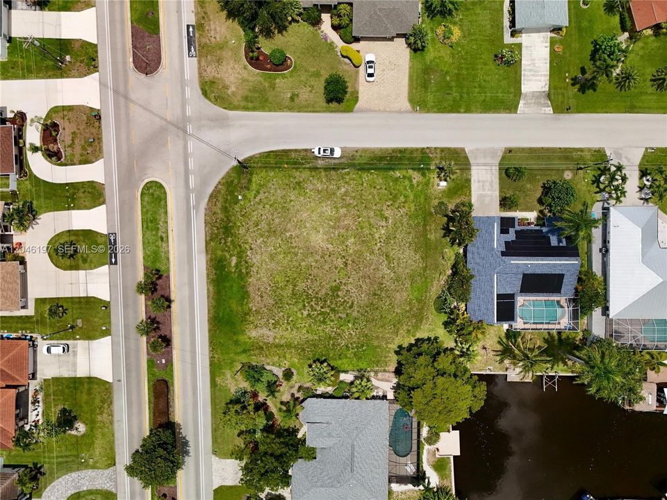 На продажу: $225,000 (0.36 acres)