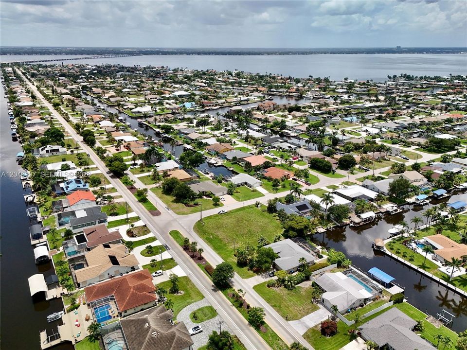 На продажу: $225,000 (0.36 acres)