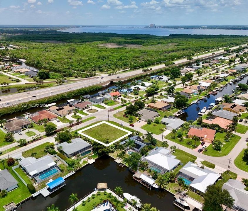 На продажу: $225,000 (0.36 acres)