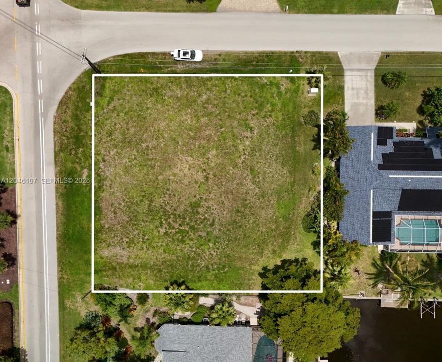 На продажу: $225,000 (0.36 acres)