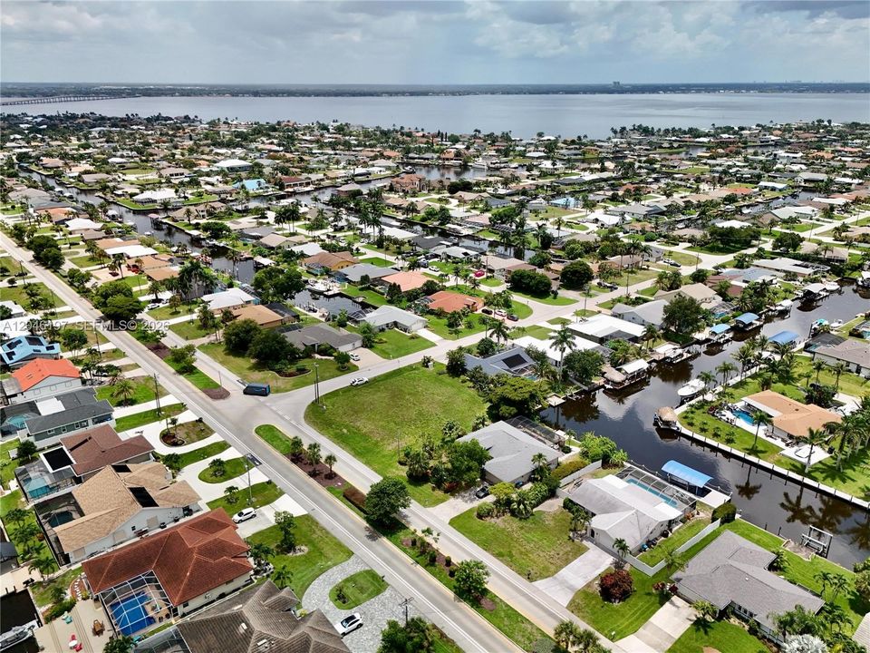 На продажу: $225,000 (0.36 acres)