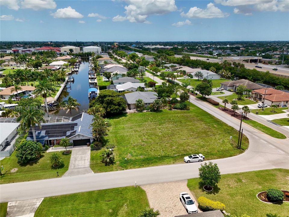 На продажу: $225,000 (0.36 acres)