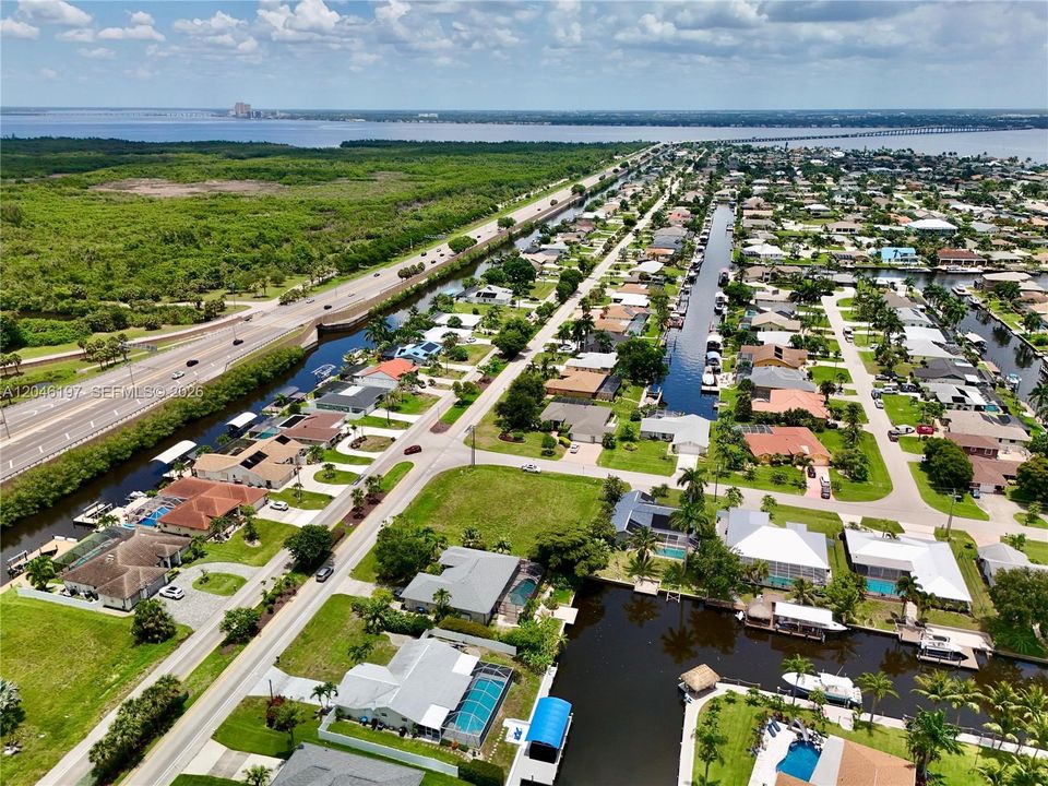 На продажу: $225,000 (0.36 acres)