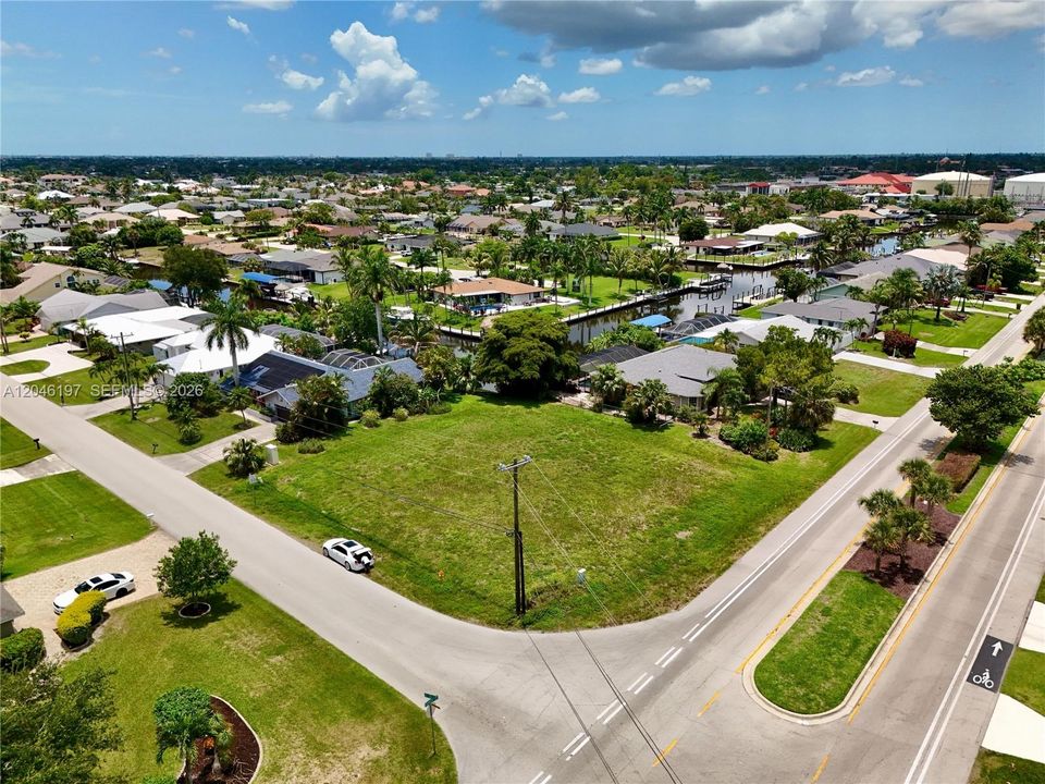 На продажу: $225,000 (0.36 acres)