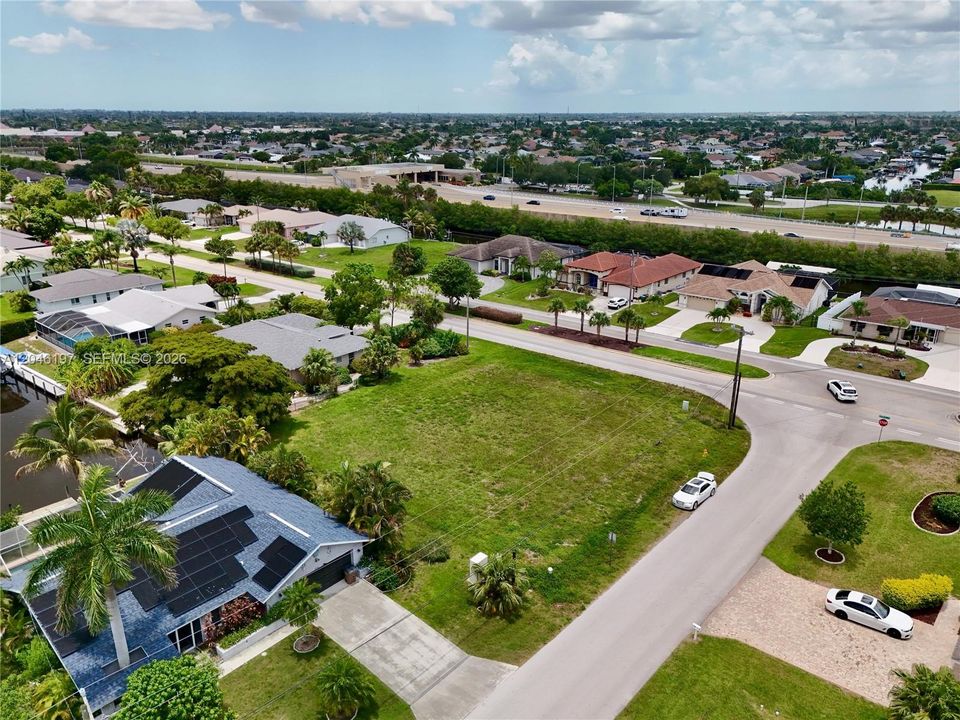 На продажу: $225,000 (0.36 acres)
