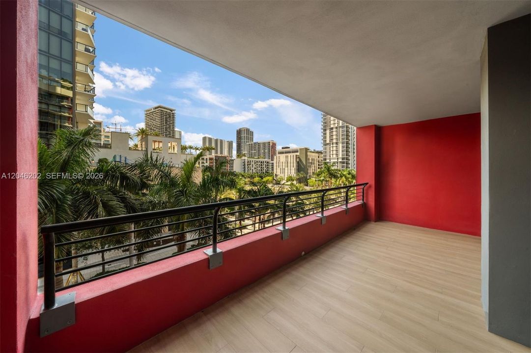 For Sale: $750,000 (1 beds, 2 baths, 462 Square Feet)