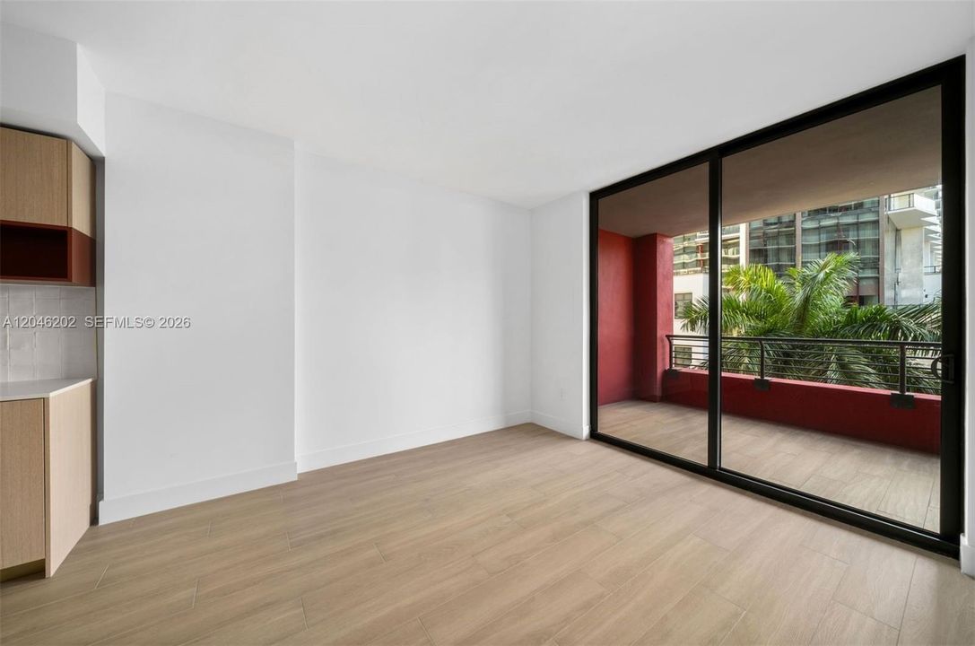 For Sale: $750,000 (1 beds, 2 baths, 462 Square Feet)
