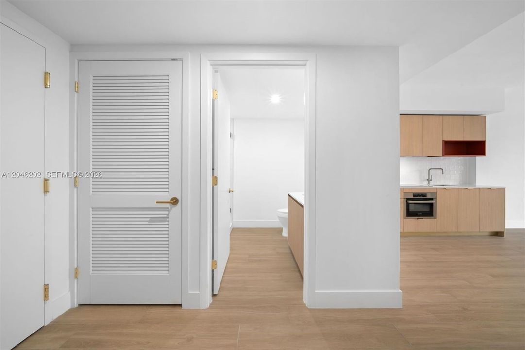 For Sale: $750,000 (1 beds, 2 baths, 462 Square Feet)