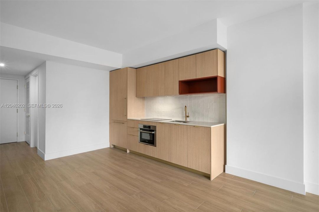 For Sale: $750,000 (1 beds, 2 baths, 462 Square Feet)