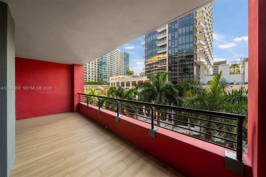 For Sale: $750,000 (1 beds, 2 baths, 462 Square Feet)