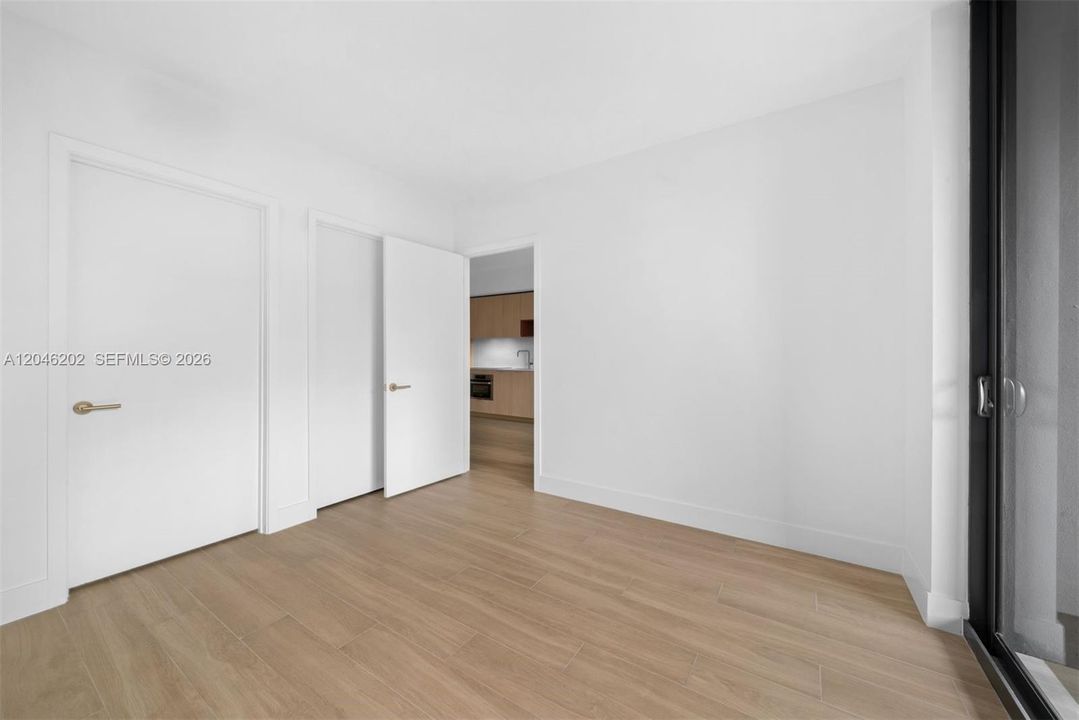 For Sale: $750,000 (1 beds, 2 baths, 462 Square Feet)
