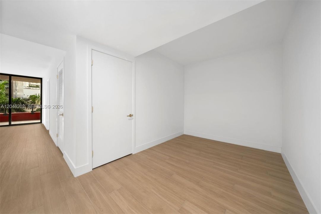 For Sale: $750,000 (1 beds, 2 baths, 462 Square Feet)