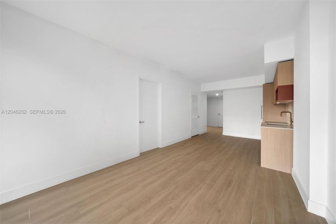 For Sale: $750,000 (1 beds, 2 baths, 462 Square Feet)