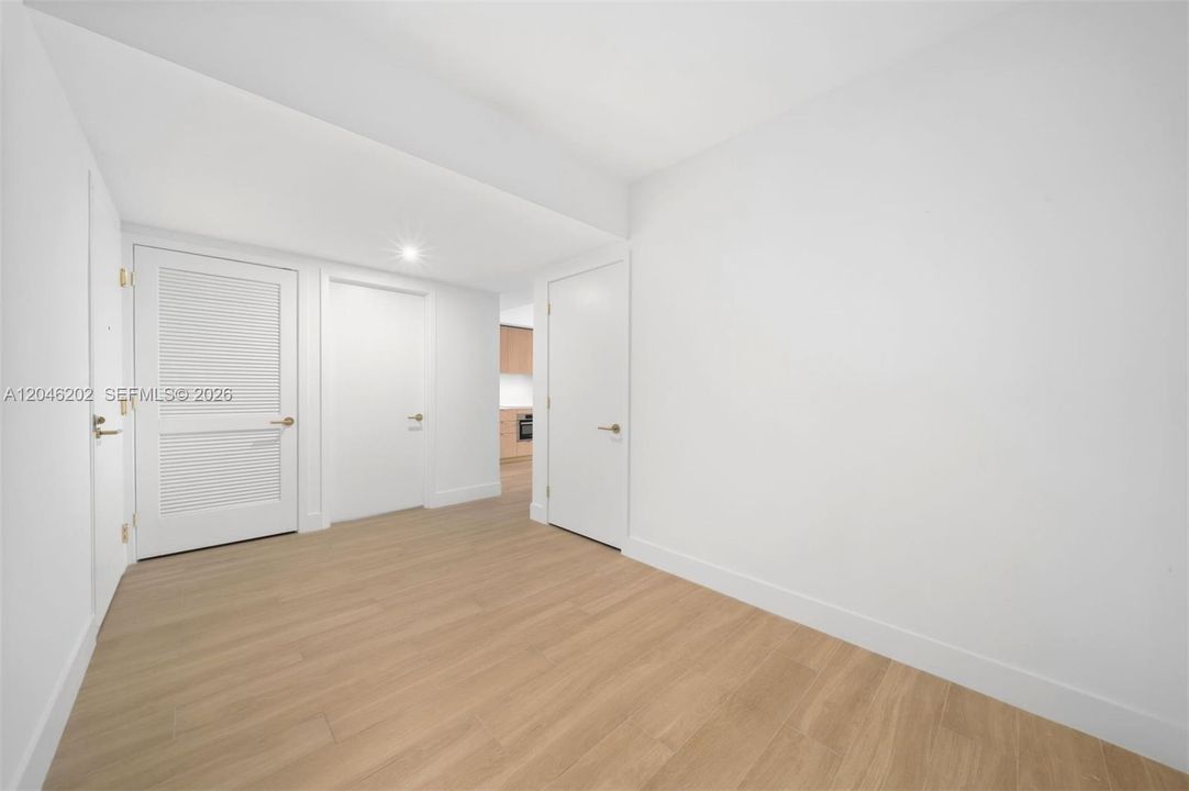 For Sale: $750,000 (1 beds, 2 baths, 462 Square Feet)