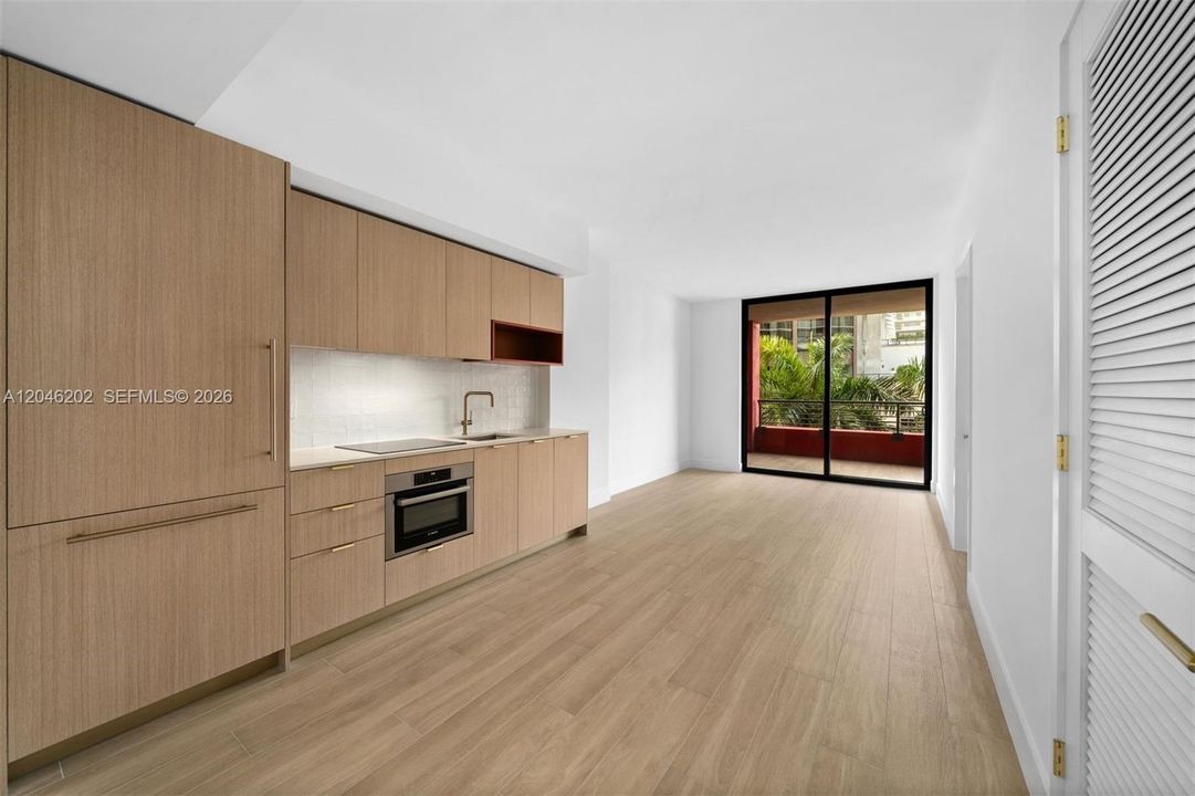For Sale: $750,000 (1 beds, 2 baths, 462 Square Feet)