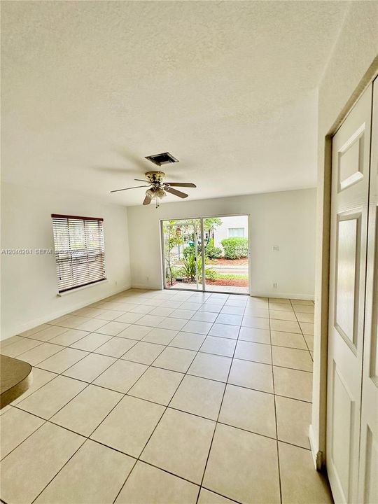 En Venta: $349,000 (2 camas, 2 baños, 1296 Pies cuadrados)
