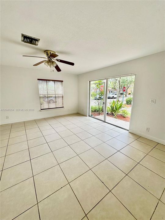 En Venta: $349,000 (2 camas, 2 baños, 1296 Pies cuadrados)