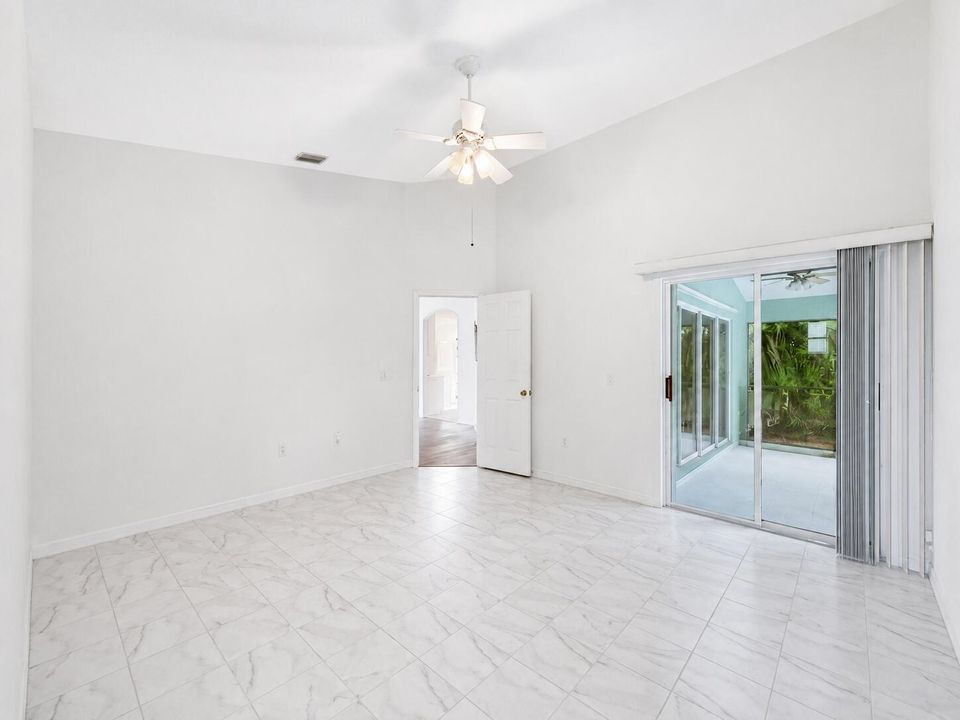 18_Airy_Minimalist_Interior