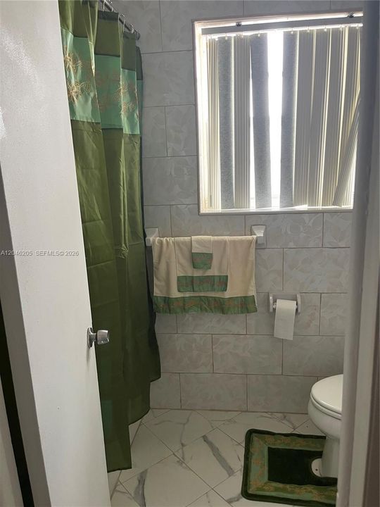 Под контрактом: $1,200 (1 спален, 1 ванн, 1272 Квадратных фут)