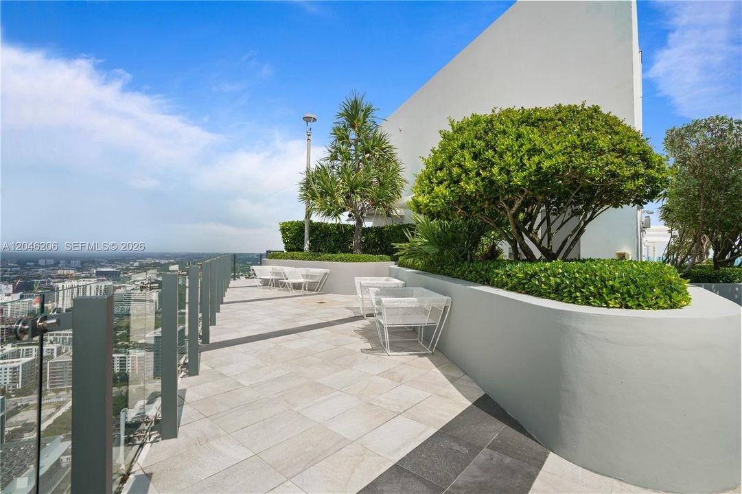 For Rent: $4,350 (2 beds, 2 baths, 1084 Square Feet)