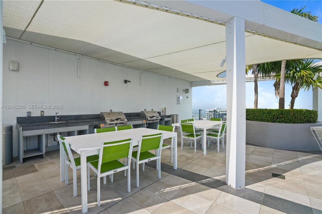 For Rent: $4,350 (2 beds, 2 baths, 1084 Square Feet)