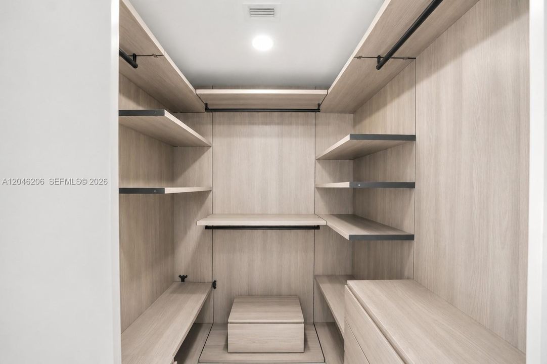 For Rent: $4,350 (2 beds, 2 baths, 1084 Square Feet)
