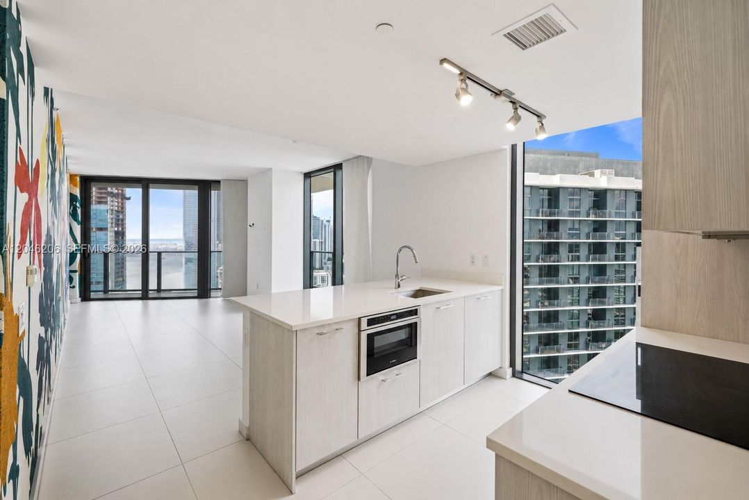 For Rent: $4,350 (2 beds, 2 baths, 1084 Square Feet)