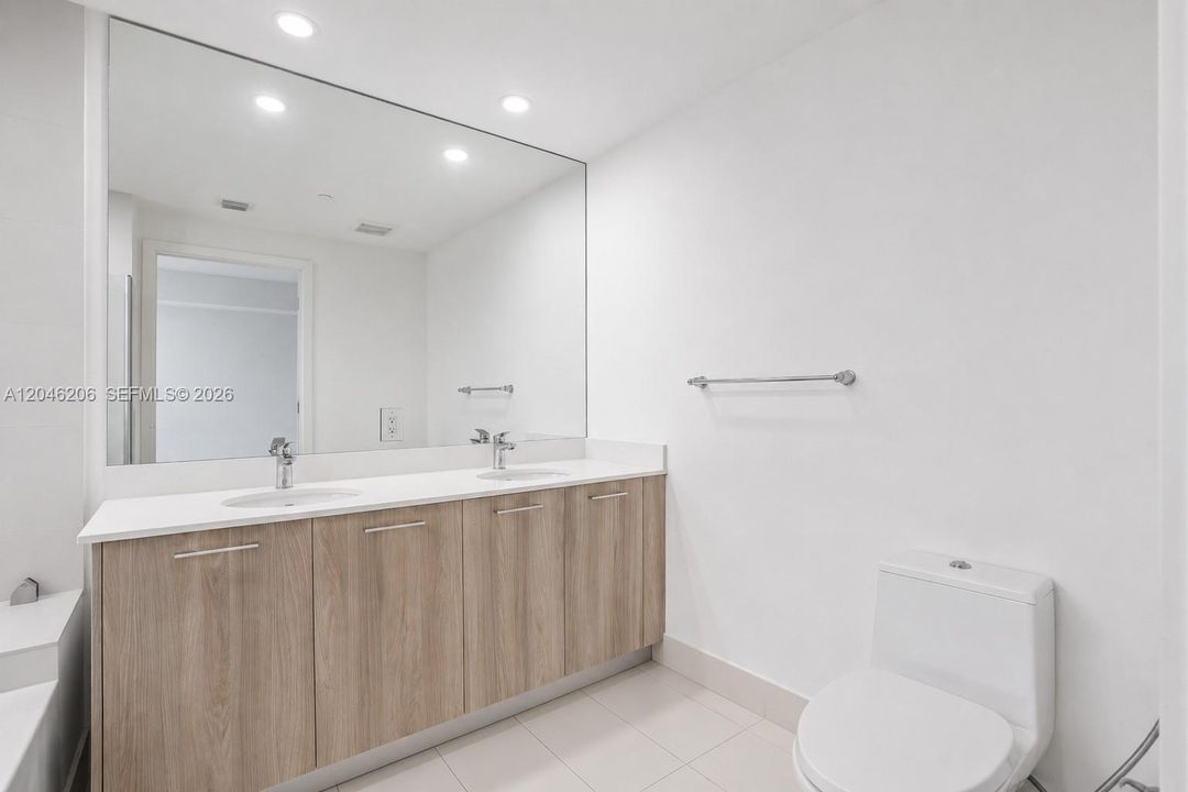 For Rent: $4,350 (2 beds, 2 baths, 1084 Square Feet)