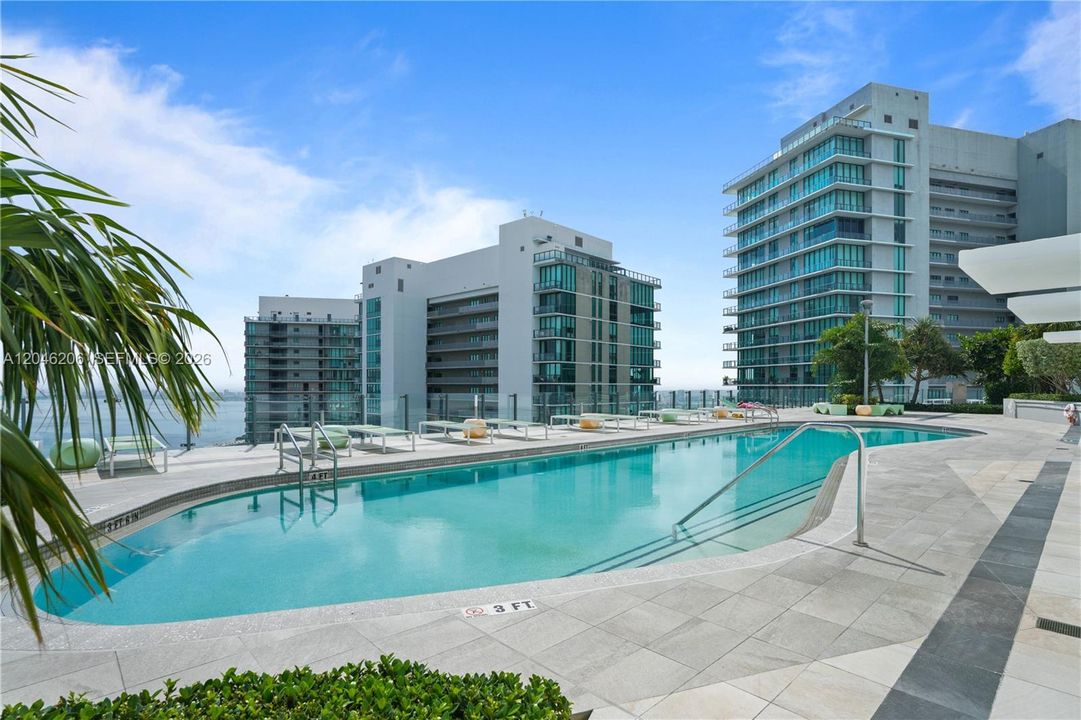 For Rent: $4,350 (2 beds, 2 baths, 1084 Square Feet)