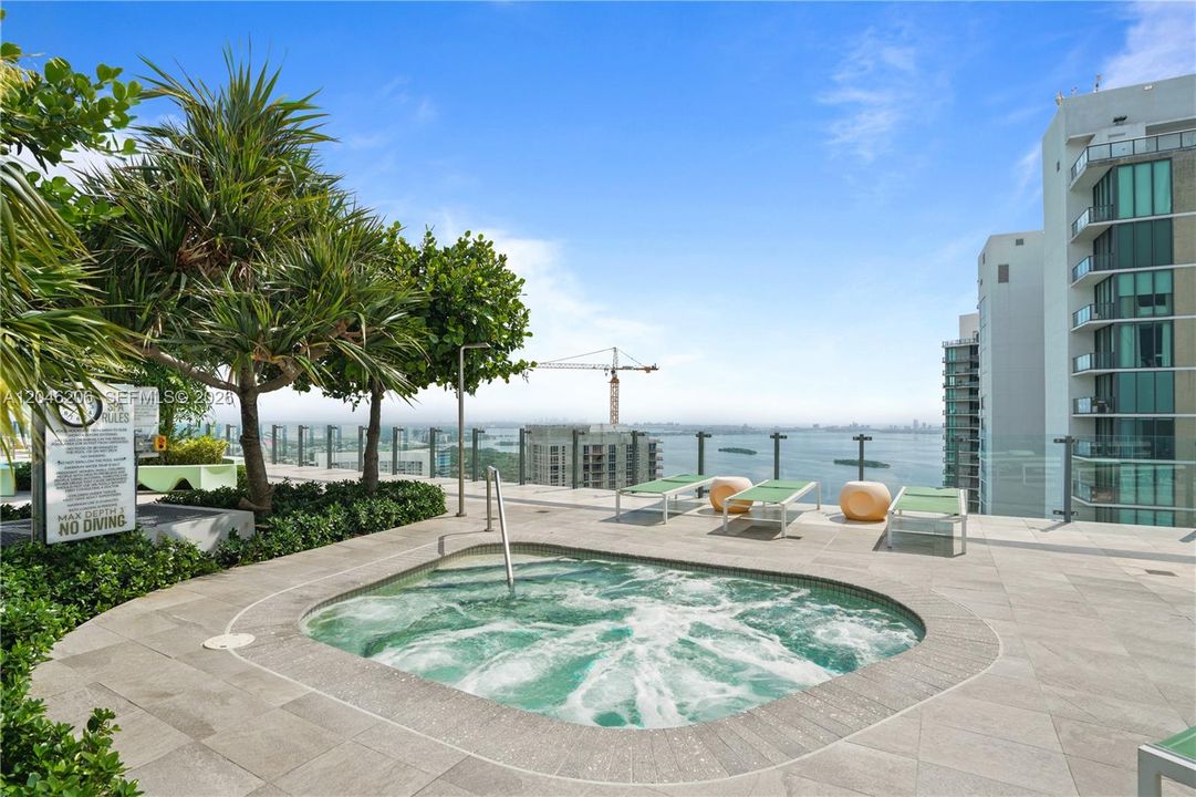 For Rent: $4,350 (2 beds, 2 baths, 1084 Square Feet)