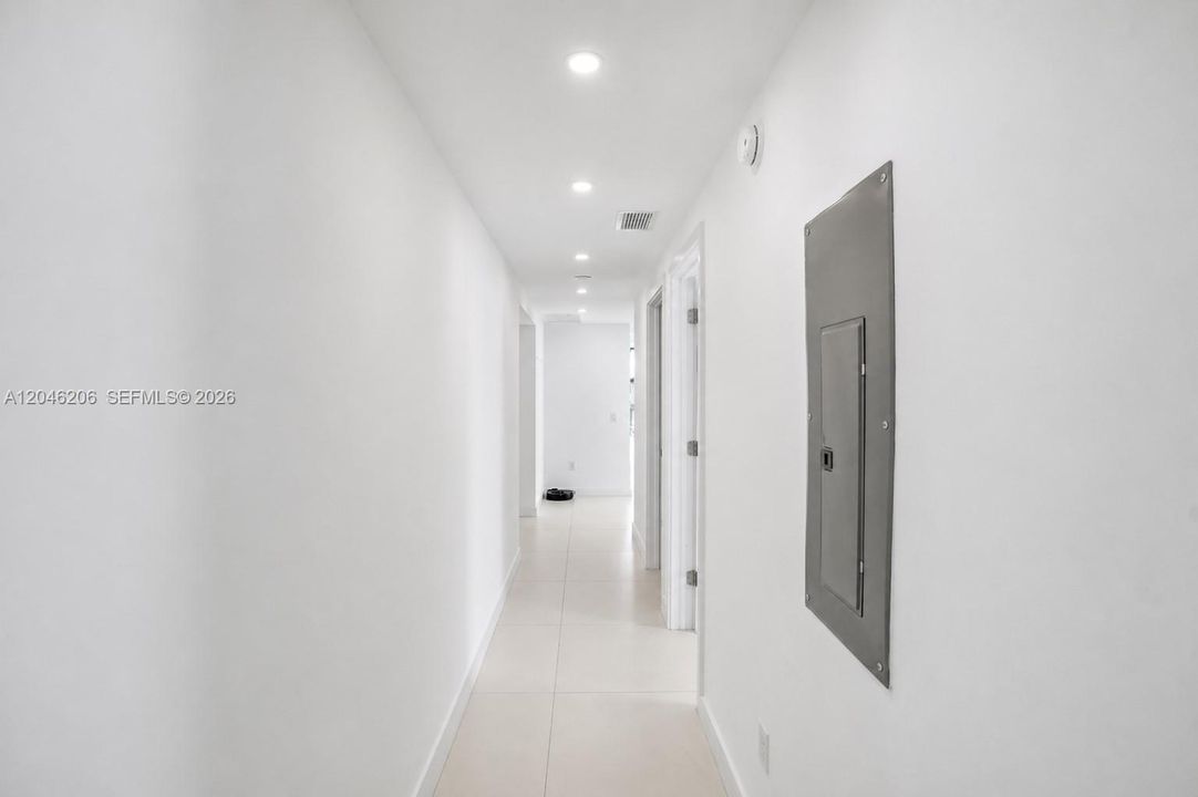 For Rent: $4,350 (2 beds, 2 baths, 1084 Square Feet)
