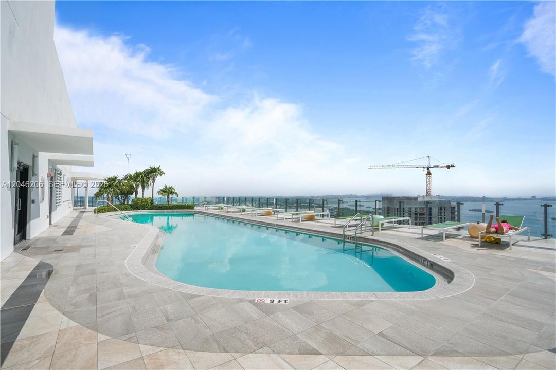 For Rent: $4,350 (2 beds, 2 baths, 1084 Square Feet)