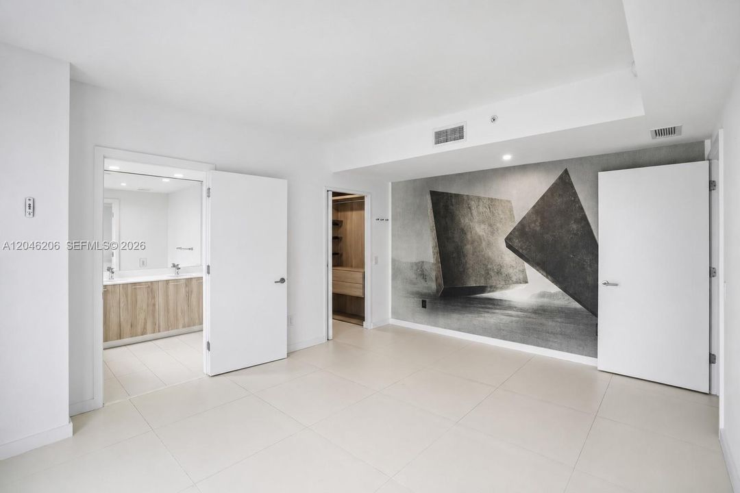 For Rent: $4,350 (2 beds, 2 baths, 1084 Square Feet)