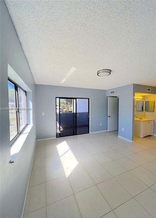 For Rent: $2,300 (3 beds, 2 baths, 1152 Square Feet)