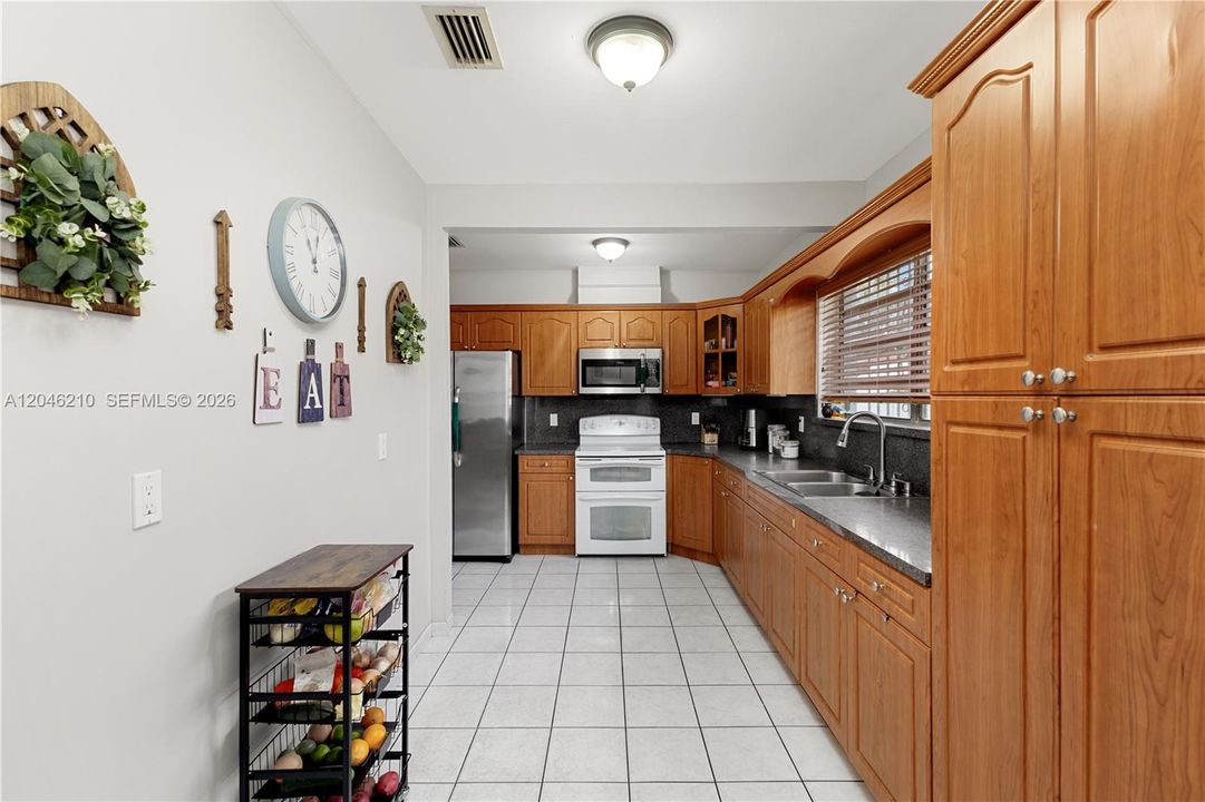 For Sale: $935,000 (0 beds, 0 baths, 2262 Square Feet)