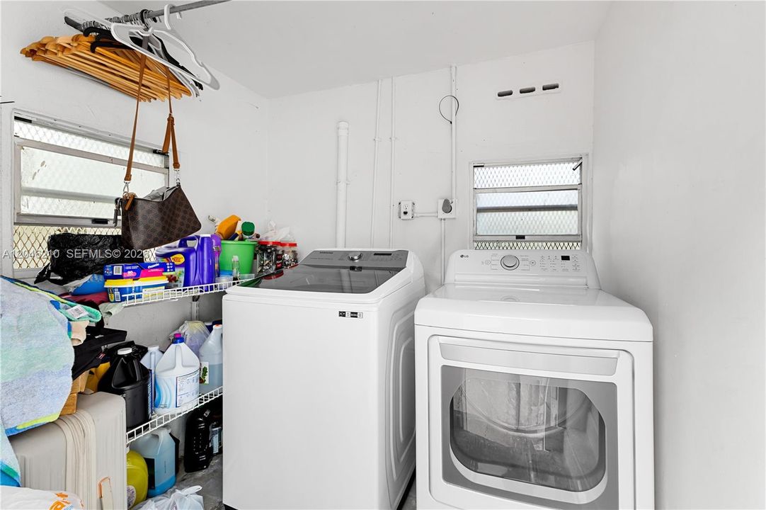 For Sale: $935,000 (0 beds, 0 baths, 2262 Square Feet)