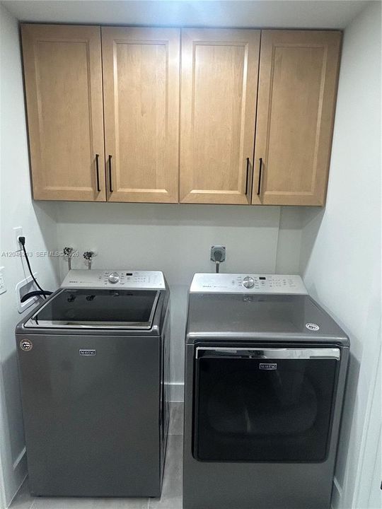 В аренду: $5,800 (6 спален, 3 ванн, 1316 Квадратных фут)