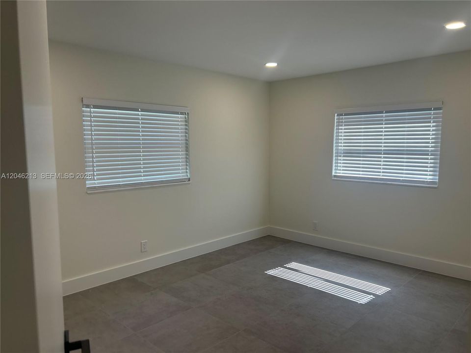 В аренду: $5,800 (6 спален, 3 ванн, 1316 Квадратных фут)