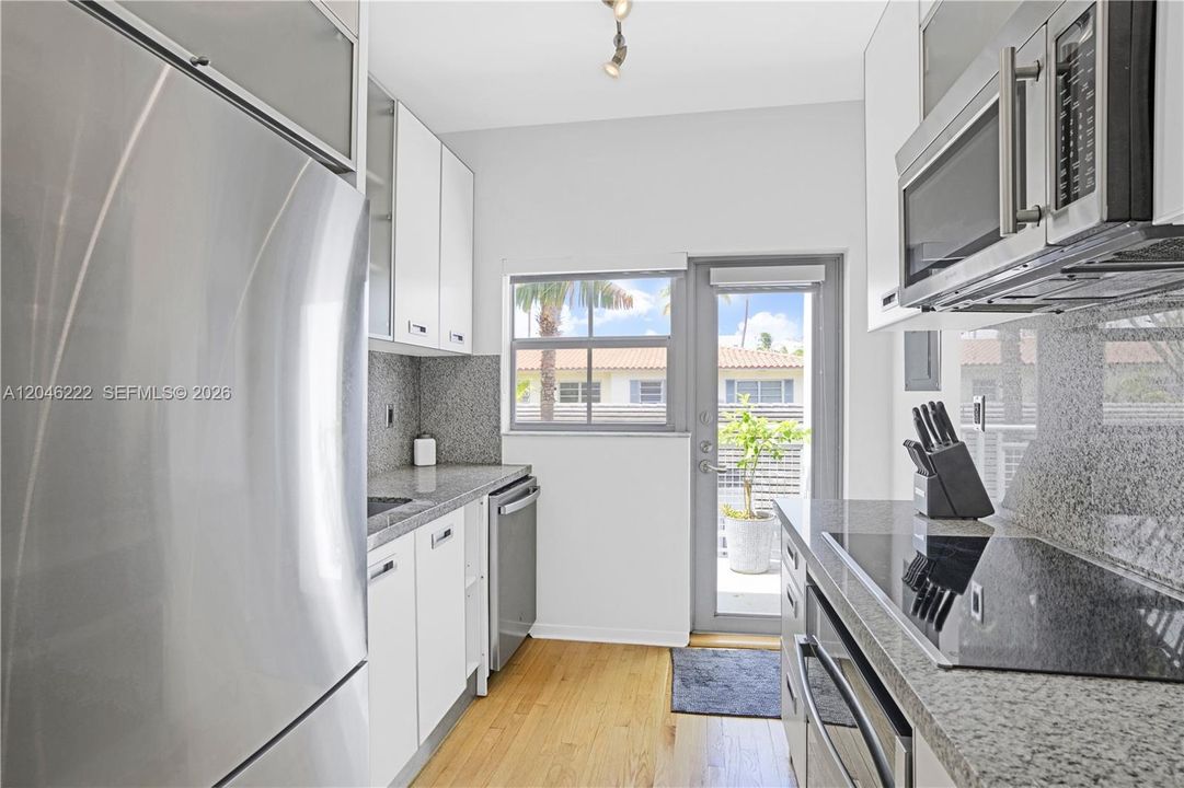 В аренду: $3,395 (1 спален, 1 ванн, 859 Квадратных фут)