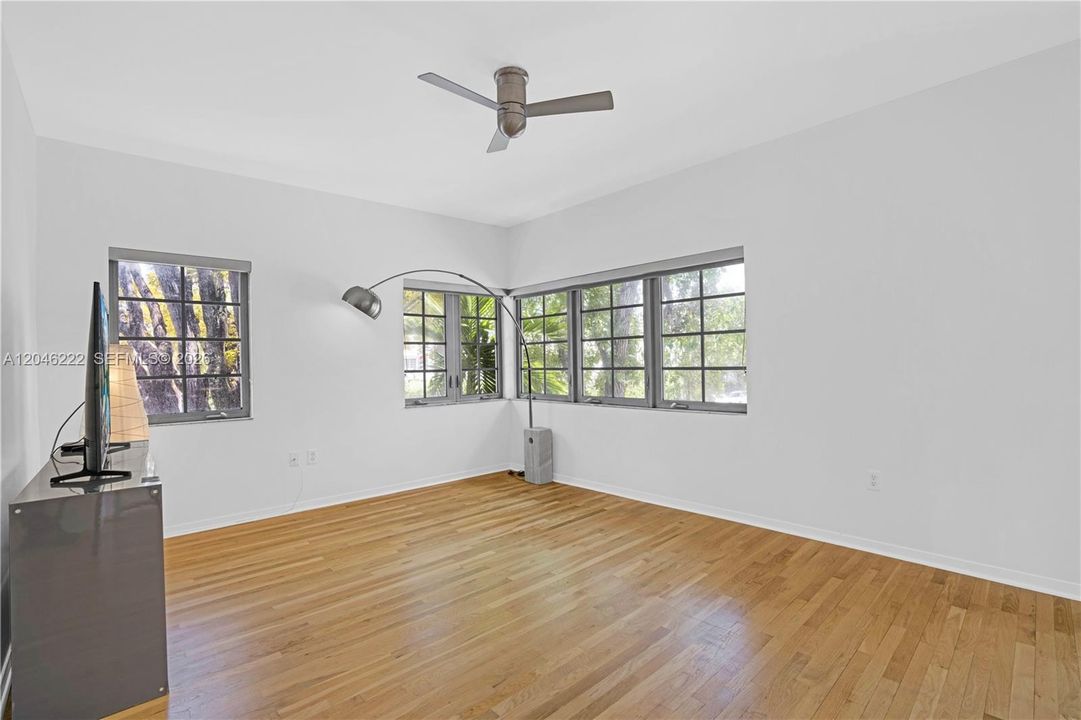 В аренду: $3,395 (1 спален, 1 ванн, 859 Квадратных фут)