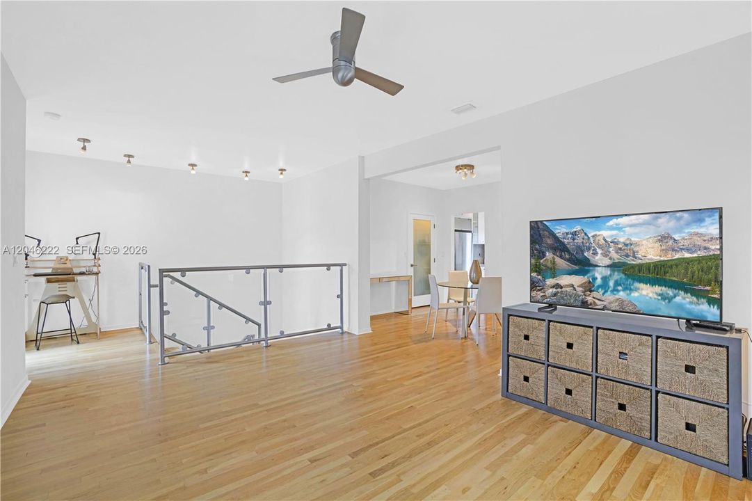 В аренду: $3,395 (1 спален, 1 ванн, 859 Квадратных фут)