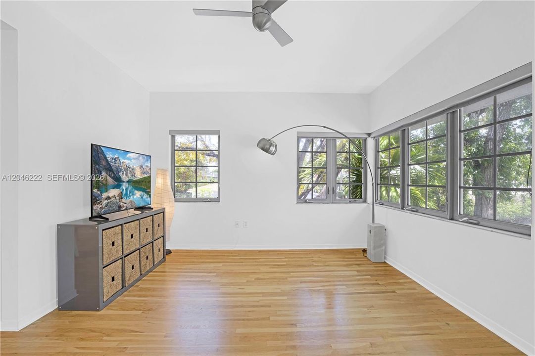 В аренду: $3,395 (1 спален, 1 ванн, 859 Квадратных фут)