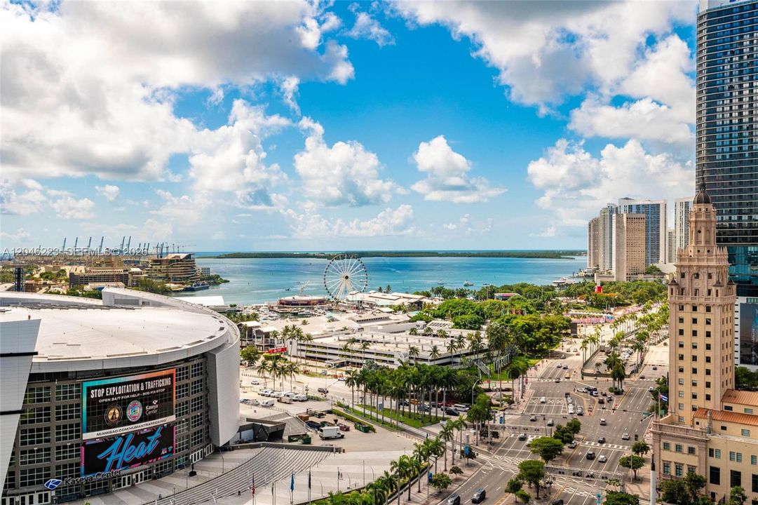 For Sale: $505,000 (1 beds, 1 baths, 843 Square Feet)
