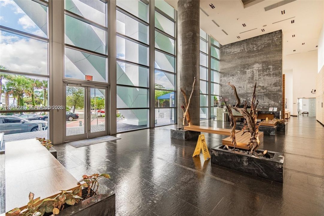 For Sale: $505,000 (1 beds, 1 baths, 843 Square Feet)