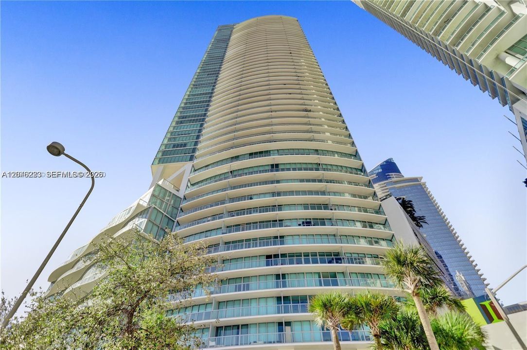 For Sale: $505,000 (1 beds, 1 baths, 843 Square Feet)